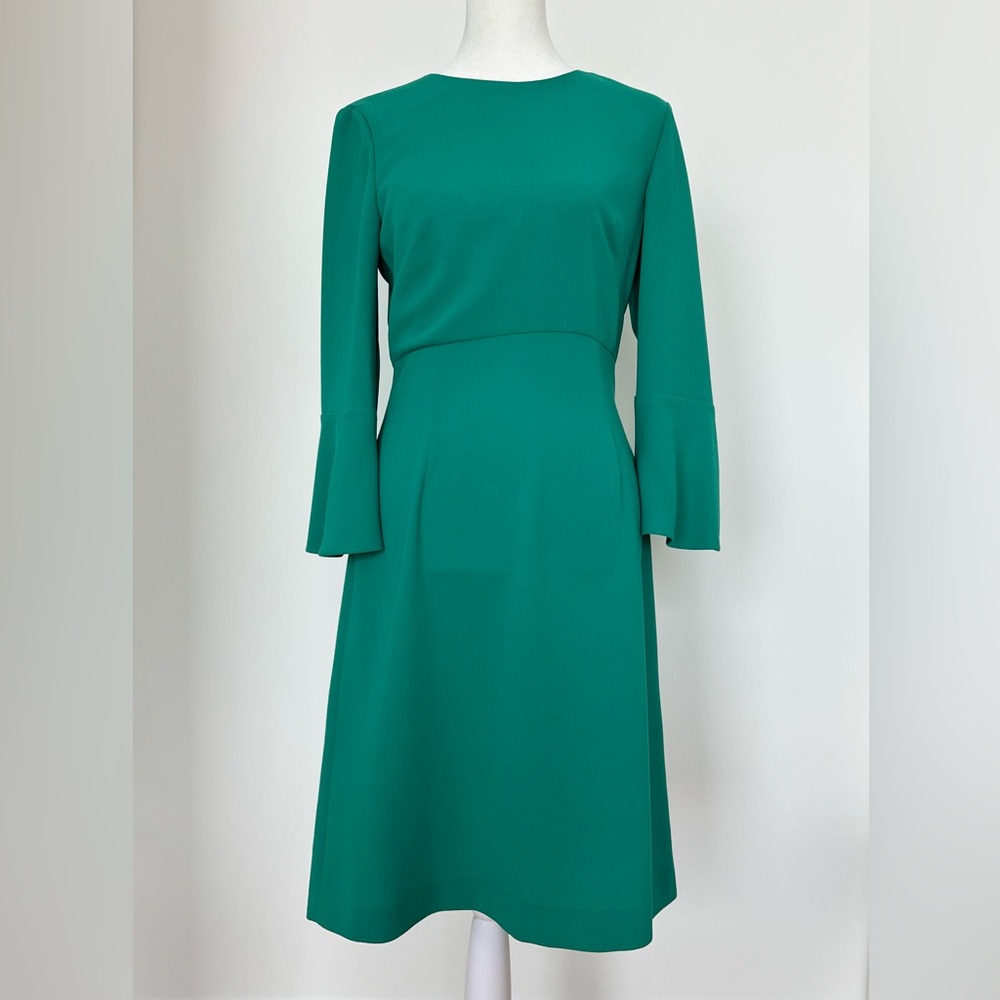 Elegant Green Bell-Sleeve Midi Dress